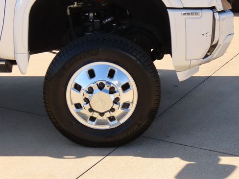 Used 2024 GMC Sierra 3500 Denali Ultimate AWD/4WD image 9