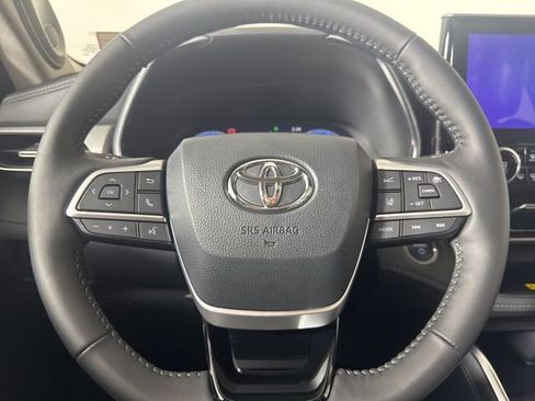 Used 2025 Toyota Highlander Platinum image 20