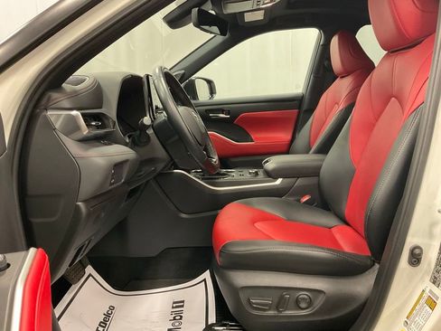 Used 2021 Toyota Highlander XSE image 4