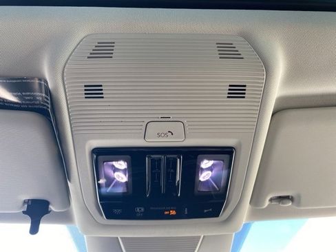 New 2025 Volkswagen Tiguan SE image 44