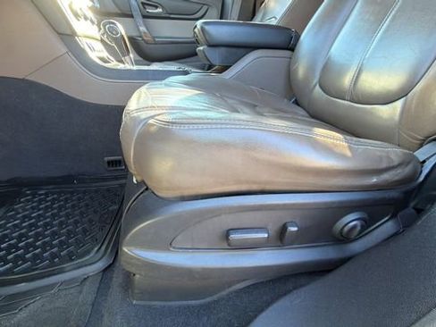 Used 2014 GMC Acadia SLT image 16