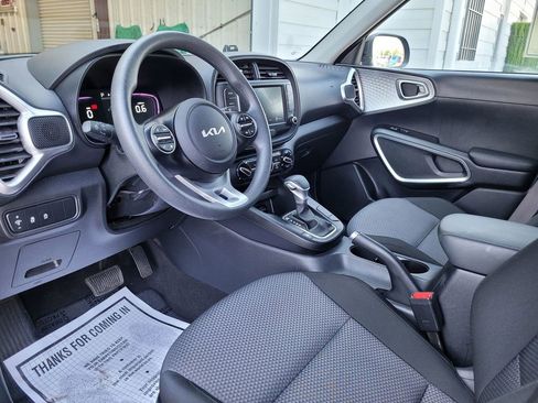 Used 2025 Kia Soul LX w/ LX Technology Package FWD image 10
