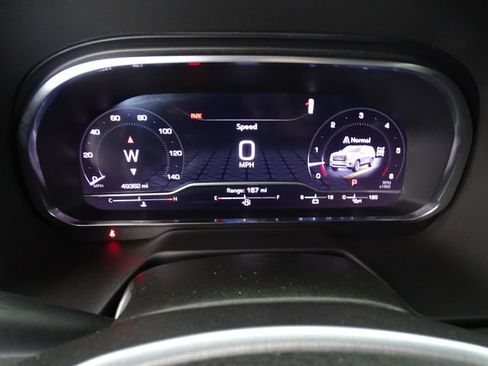 Certified 2023 GMC Yukon SLT w/ SLT Premium Package AWD/4WD image 18