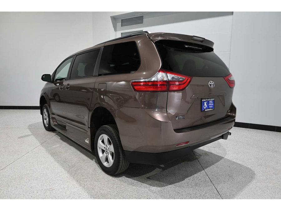 Used 2020 Toyota Sienna LE FWD image 8