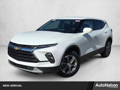 Used 2025 Chevrolet Blazer LT image 1