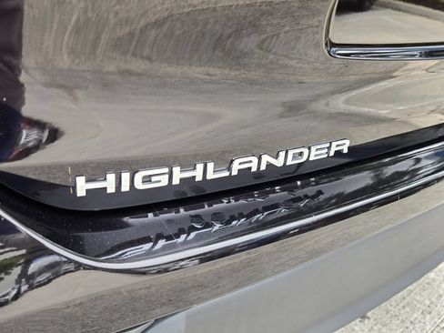 Used 2022 Toyota Highlander L FWD image 14