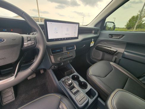 Used 2025 Ford Maverick Lobo AWD/4WD image 18