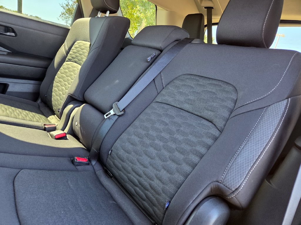 Used 2025 Nissan Pathfinder SV FWD image 24