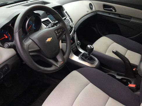 Used 2014 Chevrolet Cruze LS image 9