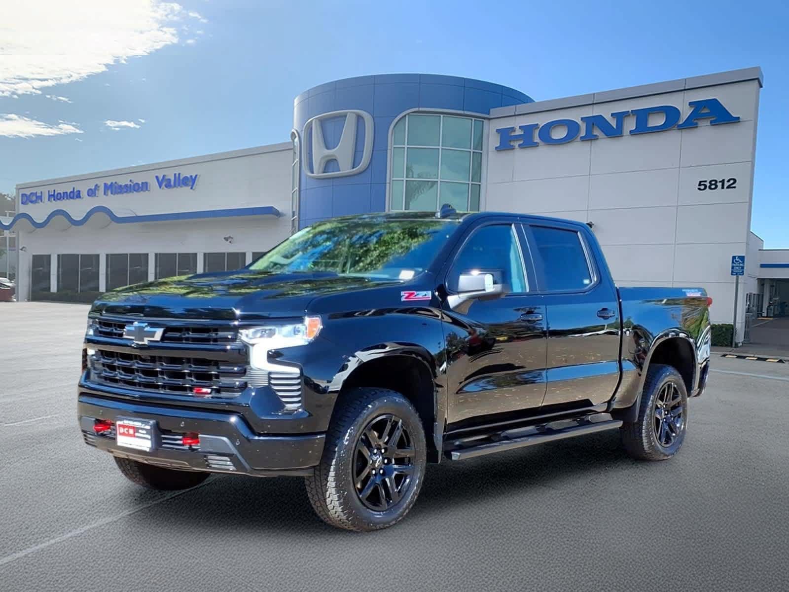 Used 2026 Chevrolet Silverado 1500 LT Trail Boss w/ LT Trail Boss Premium Package AWD/4WD image 1