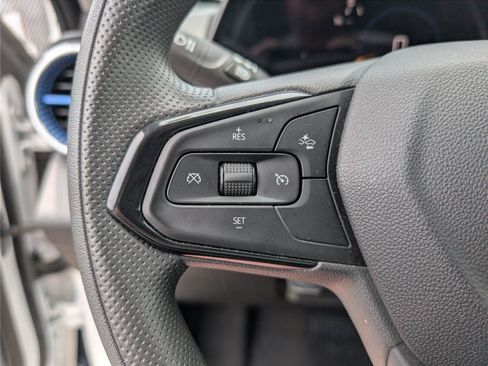 Used 2025 Chevrolet Trax LT FWD image 23
