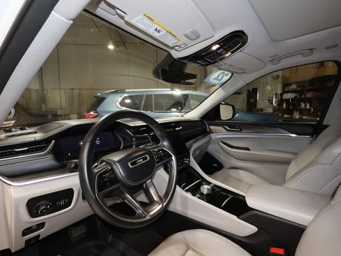 Used 2022 Jeep Grand Cherokee L Overland image 9