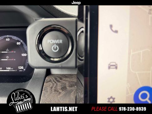 Used 2025 Toyota Tacoma Limited image 21