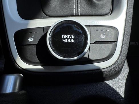 Used 2023 Hyundai Venue Limited w/ Cargo Package FWD image 27