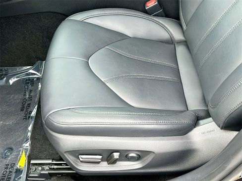 Used 2020 Toyota Avalon XLE image 18