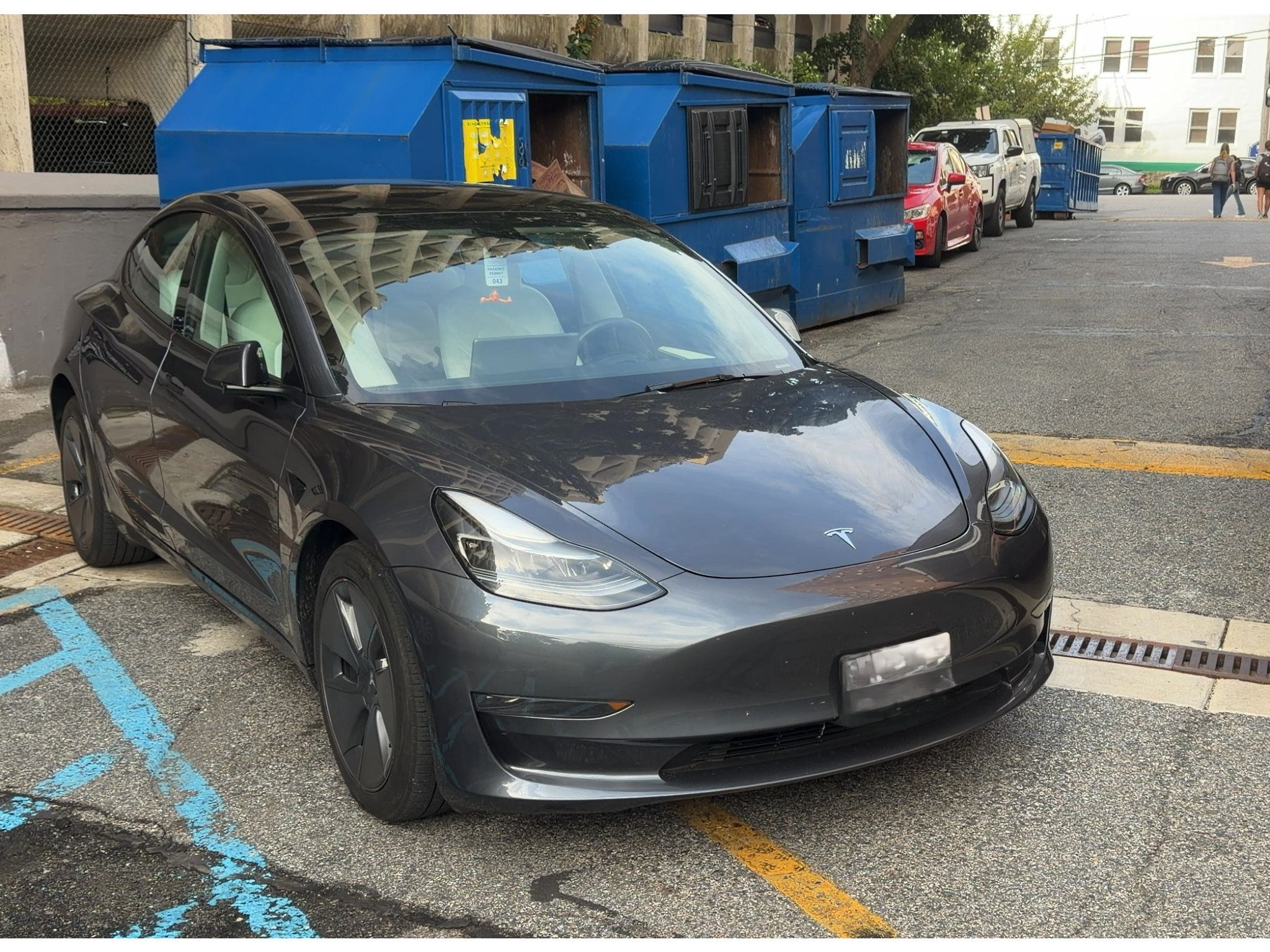 Used 2023 Tesla Model 3 Standard Range RWD image 1