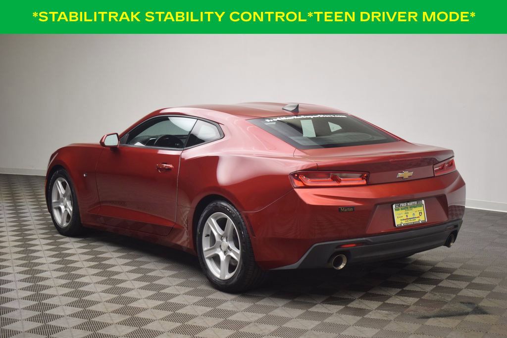 Used 2017 Chevrolet Camaro LT RWD image 4