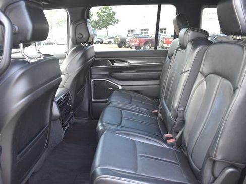 Used 2024 Jeep Wagoneer Series II w/ Flexible Seating Group AWD/4WD image 15