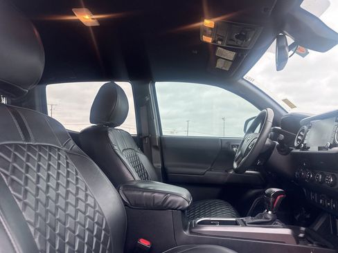 Used 2020 Toyota Tacoma TRD Off-Road image 26