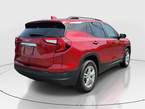 Used 2023 GMC Terrain SLE w/ Driver Convenience Package image 4