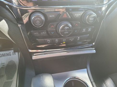 Used 2019 Jeep Grand Cherokee Laredo w/ Laredo X Package image 13