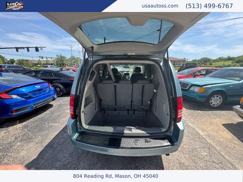 Used 2010 Chrysler Town & Country Touring w/ Family Value Group FWD image 28