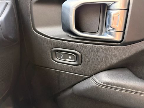 Used 2023 Jeep Gladiator Overland AWD/4WD image 27