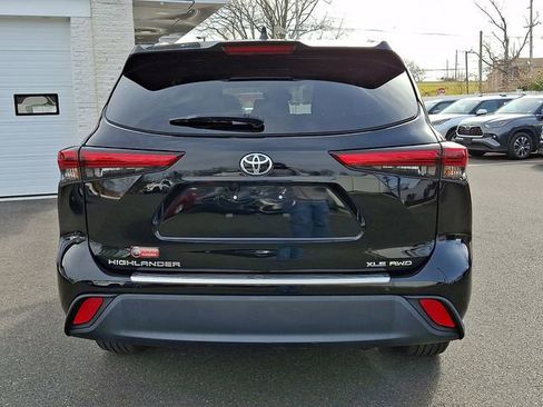 Used 2023 Toyota Highlander XLE image 5