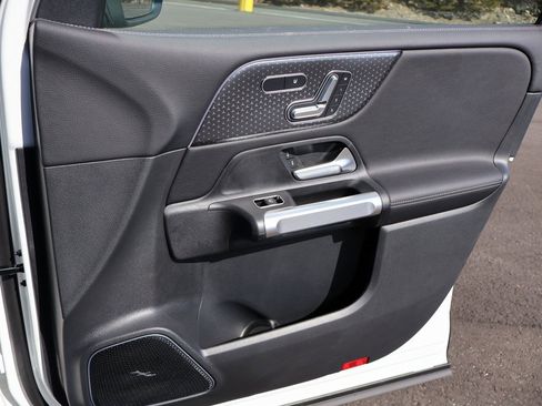 New 2025 Mercedes-Benz GLB 250 4MATIC image 13