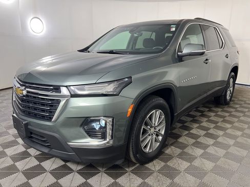 Used 2023 Chevrolet Traverse LT w/ Rear Camera Mirror Package image 25