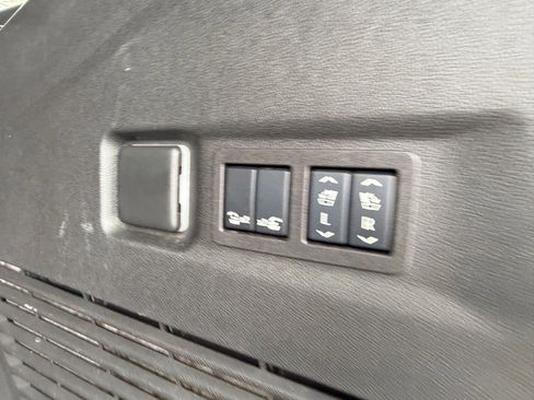 Used 2024 Chevrolet Suburban Z71 w/ Luxury Package image 6