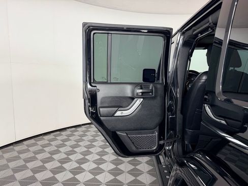 Used 2017 Jeep Wrangler Unlimited Sahara w/ Connectivity Group image 22