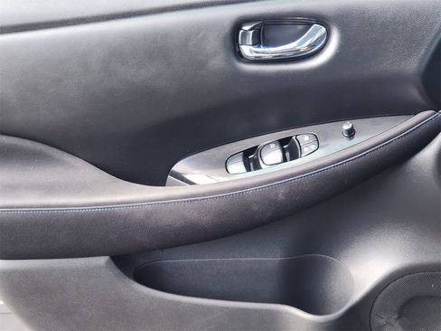 Used 2021 Nissan Leaf SV w/ SV Technology Package image 22