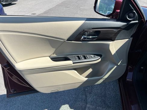 Used 2016 Honda Accord EX image 21
