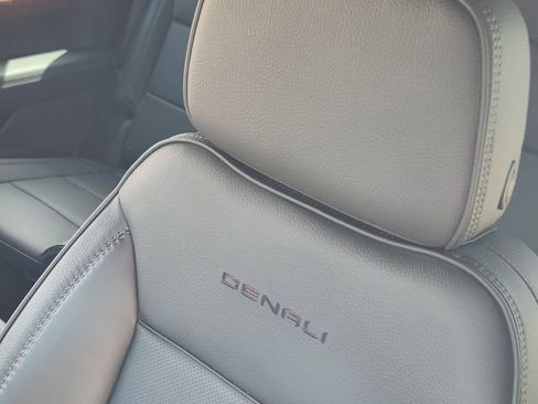 Used 2025 GMC Yukon Denali w/ Sun & Power Step Package AWD/4WD image 15