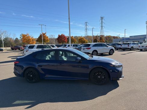 Used 2025 Toyota Camry SE image 13