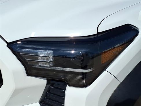 Used 2024 Toyota Tacoma TRD Off-Road image 9