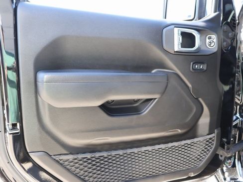 Used 2024 Jeep Gladiator Rubicon w/ Technology Group image 20