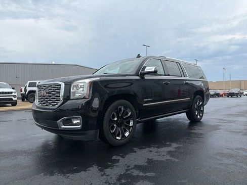 Used 2020 GMC Yukon XL Denali w/ Denali Ultimate Package AWD/4WD image 3