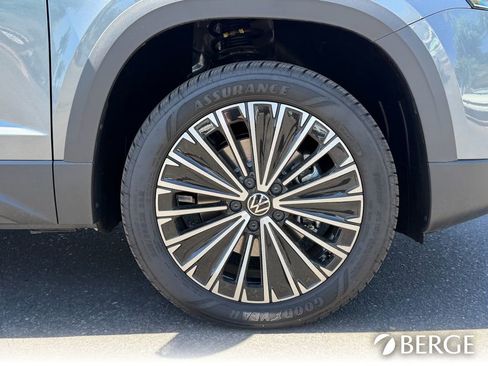New 2026 Volkswagen Taos SE FWD image 11