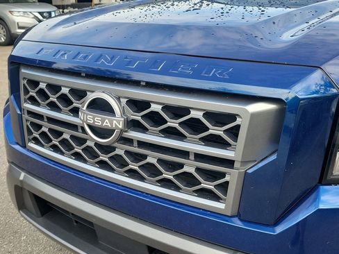 Used 2023 Nissan Frontier SV RWD image 3