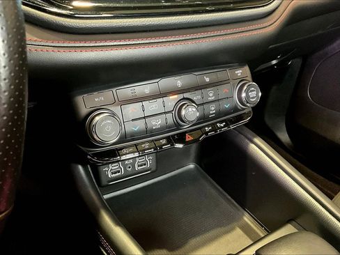 Used 2024 Dodge Durango GT AWD/4WD image 16