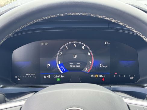 Used 2023 Volkswagen Taos SE w/ Panoramic Sunroof Package FWD image 21
