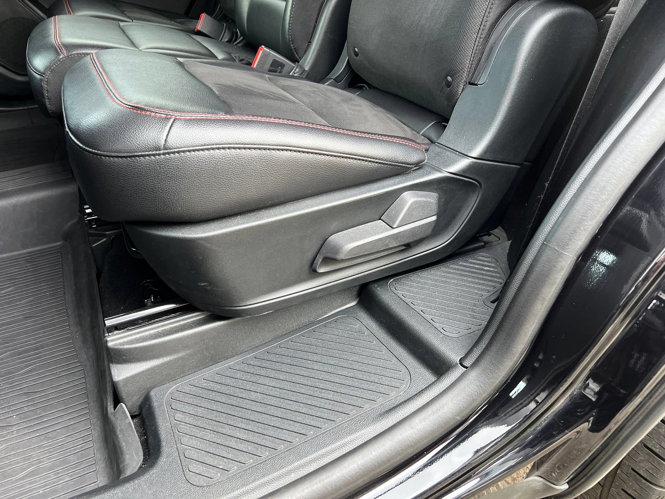 Used 2023 Ford Explorer ST-Line AWD/4WD image 28
