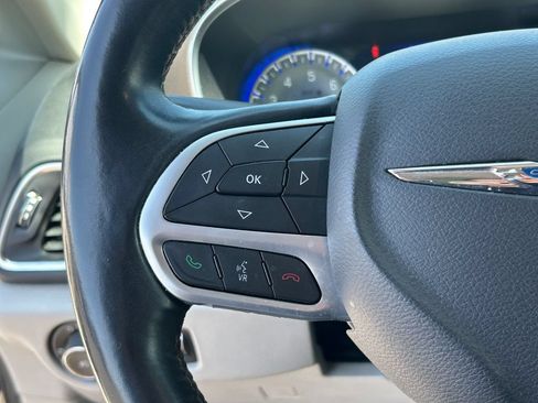 Used 2017 Chrysler Pacifica Touring-L Plus w/ Tire & Wheel Group FWD image 18