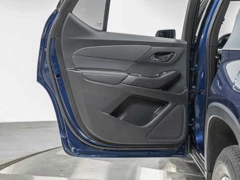Used 2022 Chevrolet Traverse LT image 24