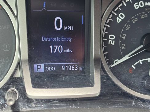 Used 2019 Toyota Tacoma SR5 AWD/4WD image 11