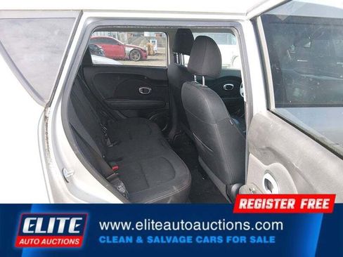 Used 2017 Kia Soul + image 15