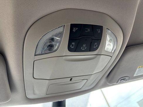 Used 2023 Chrysler Pacifica Touring-L FWD image 33