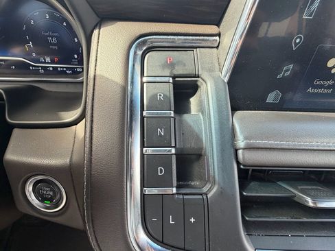 Used 2024 Chevrolet Suburban LT AWD/4WD image 33